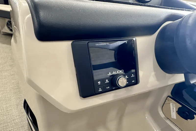 Slide: The Image of Harris 250 Cruiser 2025 - 10