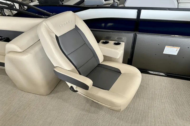 Slide: The Image of Harris 250 Cruiser 2025 - 11