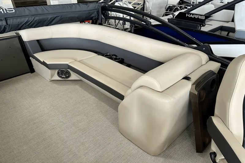 Slide: The Image of Harris 250 Cruiser 2025 - 14