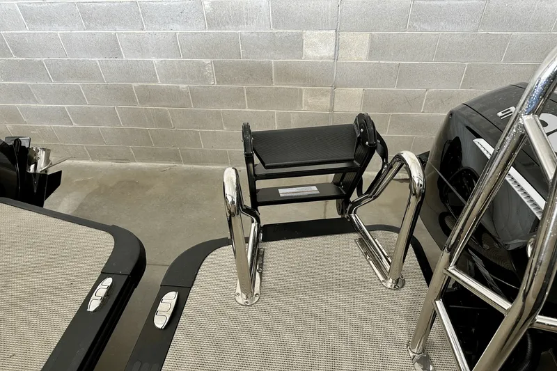 Slide: The Image of Harris 250 Cruiser 2025 - 18