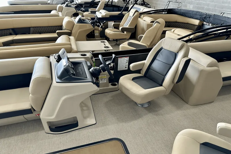 Slide: The Image of Harris 250 Cruiser 2025 - 25