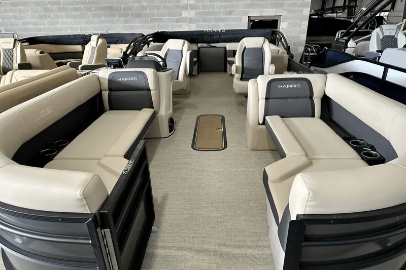 Slide: The Image of Harris 250 Cruiser 2025 - 4