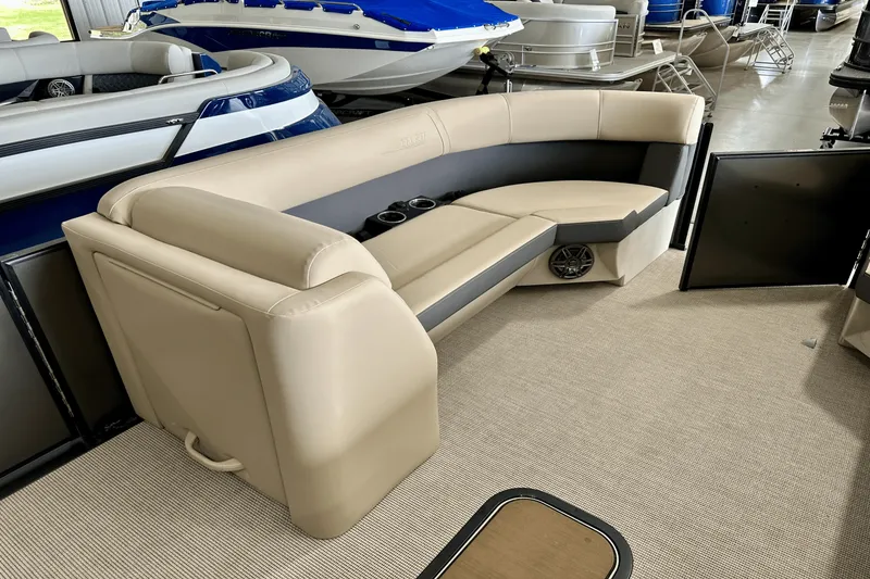 Slide: The Image of Harris 250 Cruiser 2025 - 6