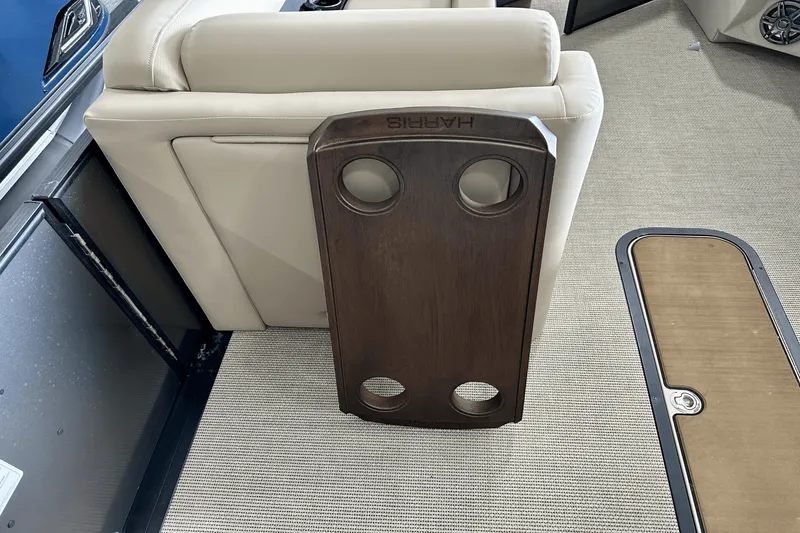 Slide: The Image of Harris 250 Cruiser 2025 - 7