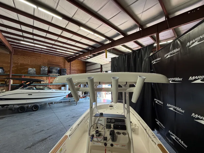 Slide: The Image of Boston Whaler 210 Montauk 2026 - 10