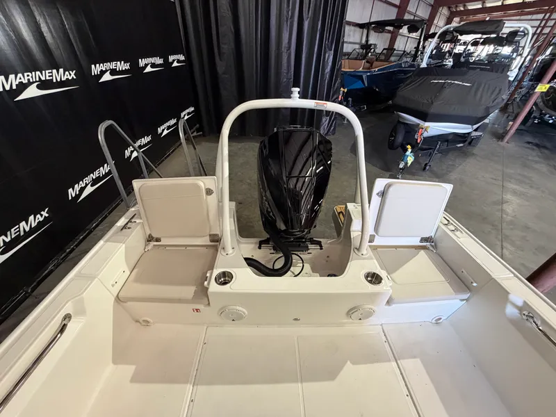 Slide: The Image of Boston Whaler 210 Montauk 2026 - 13