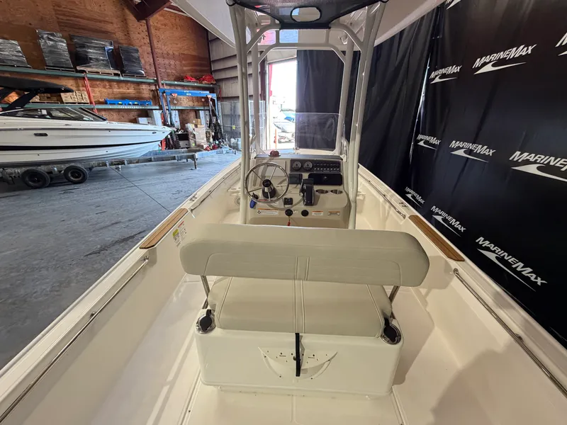 Slide: The Image of Boston Whaler 210 Montauk 2026 - 14