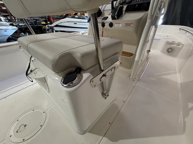 Slide: The Image of Boston Whaler 210 Montauk 2026 - 15