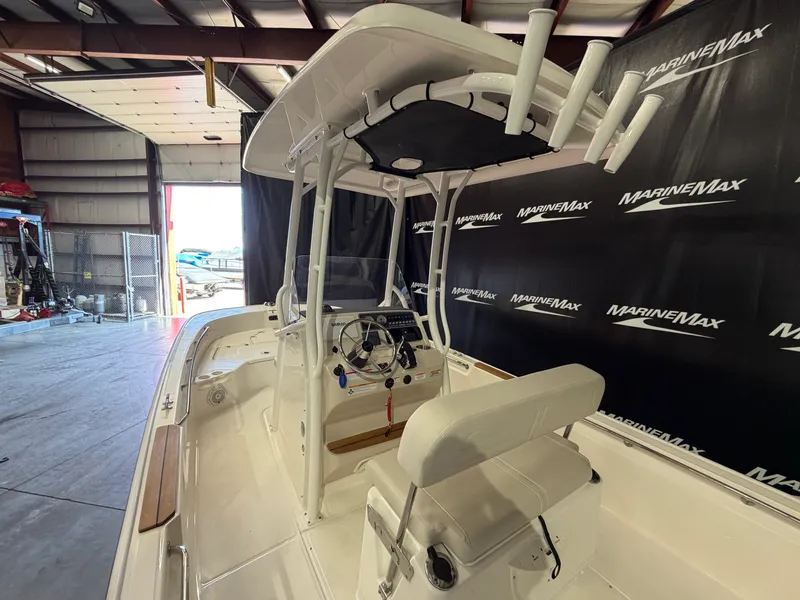 Slide: The Image of Boston Whaler 210 Montauk 2026 - 18