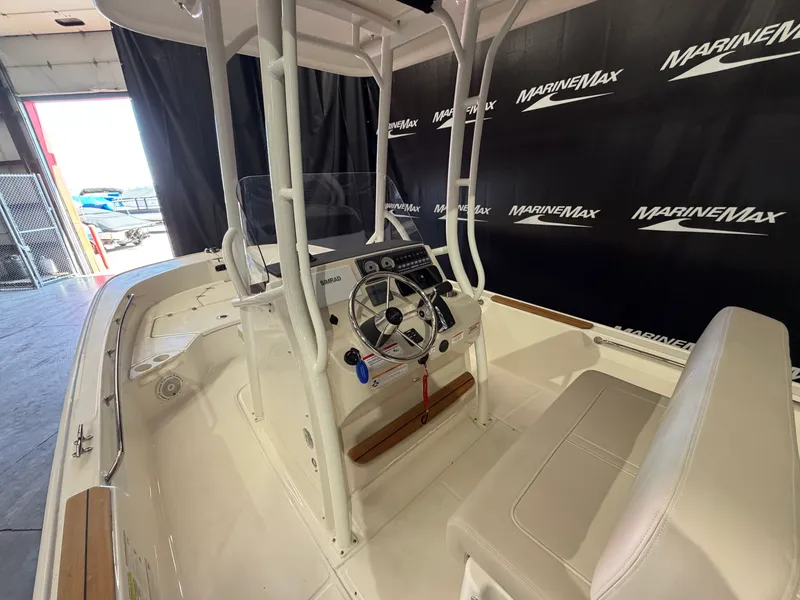 Slide: The Image of Boston Whaler 210 Montauk 2026 - 19