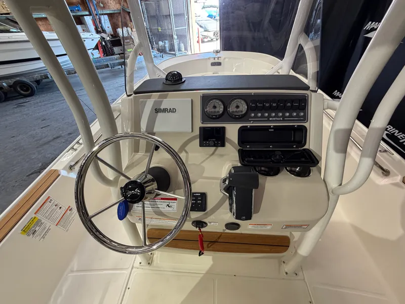Slide: The Image of Boston Whaler 210 Montauk 2026 - 22