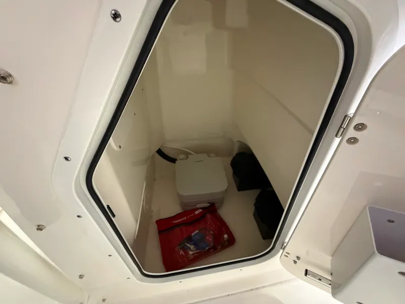 Slide: The Image of Boston Whaler 210 Montauk 2026 - 28