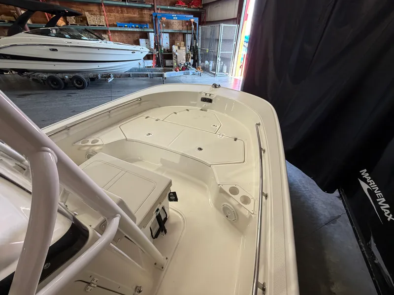 Slide: The Image of Boston Whaler 210 Montauk 2026 - 29