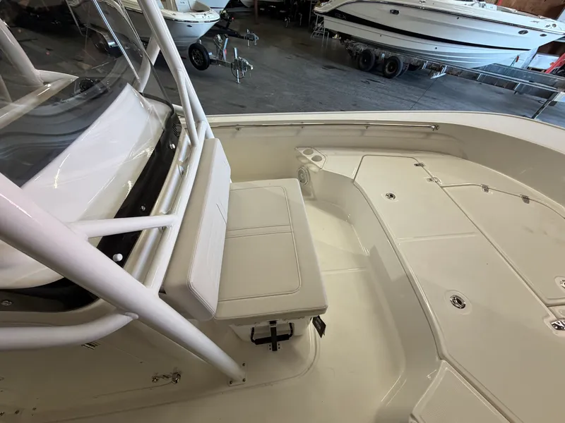 Slide: The Image of Boston Whaler 210 Montauk 2026 - 30