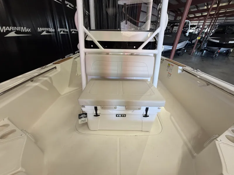 Slide: The Image of Boston Whaler 210 Montauk 2026 - 31