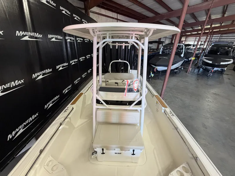 Slide: The Image of Boston Whaler 210 Montauk 2026 - 32