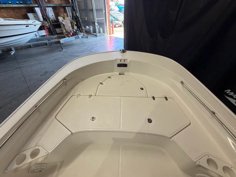Slide: The Image of Boston Whaler 210 Montauk 2026 - 33