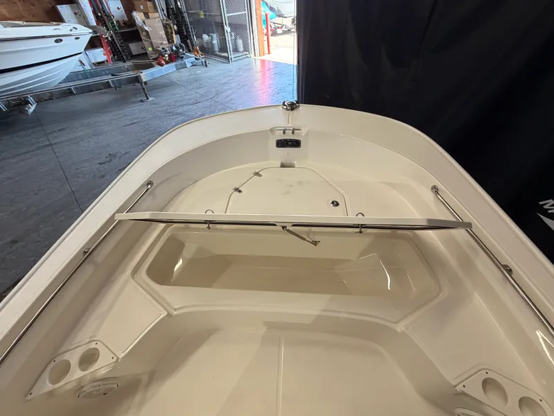 Slide: The Image of Boston Whaler 210 Montauk 2026 - 34
