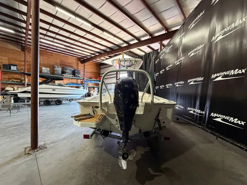 Slide: The Image of Boston Whaler 210 Montauk 2026 - 6
