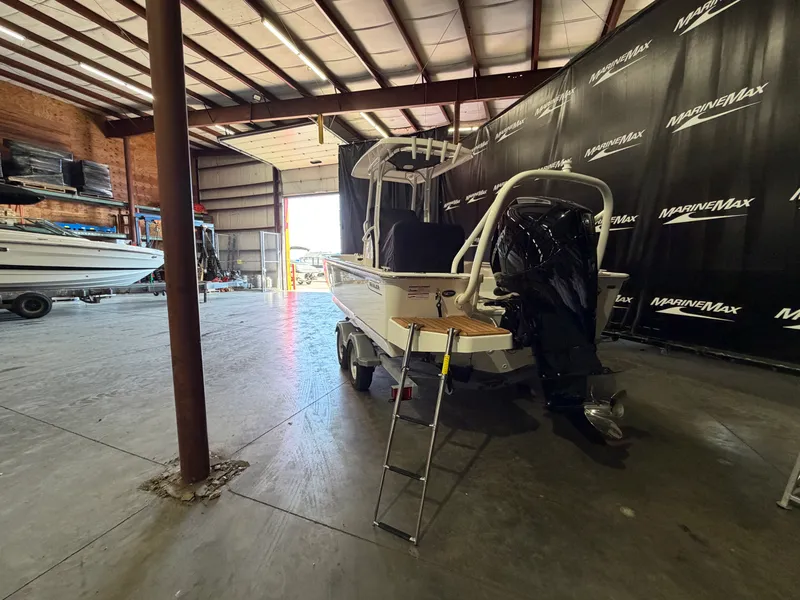 Slide: The Image of Boston Whaler 210 Montauk 2026 - 7