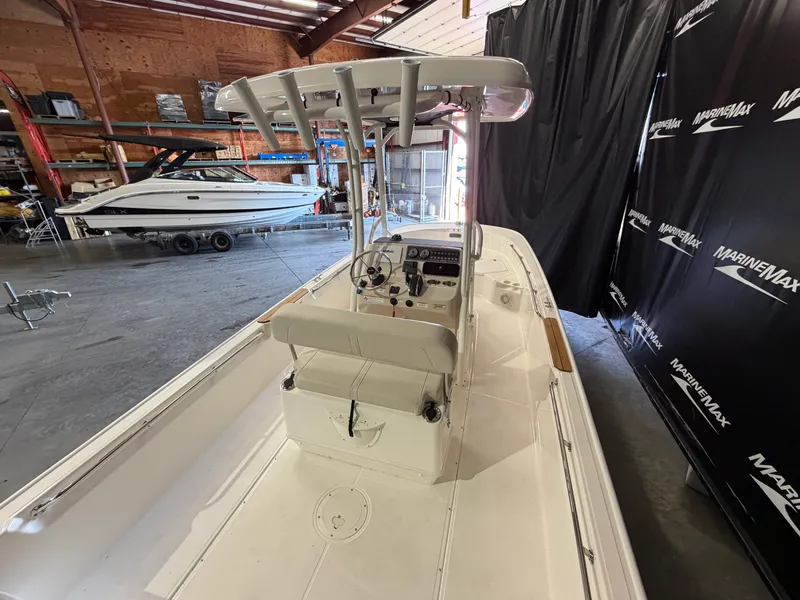 Slide: The Image of Boston Whaler 210 Montauk 2026 - 9
