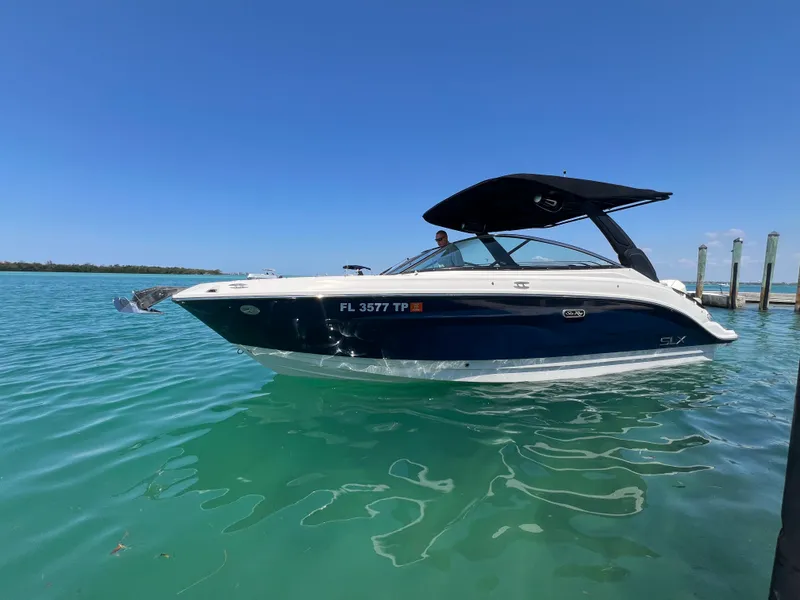 Slide: The Image of Sea Ray SLX 260 Outboard 2023 - 10