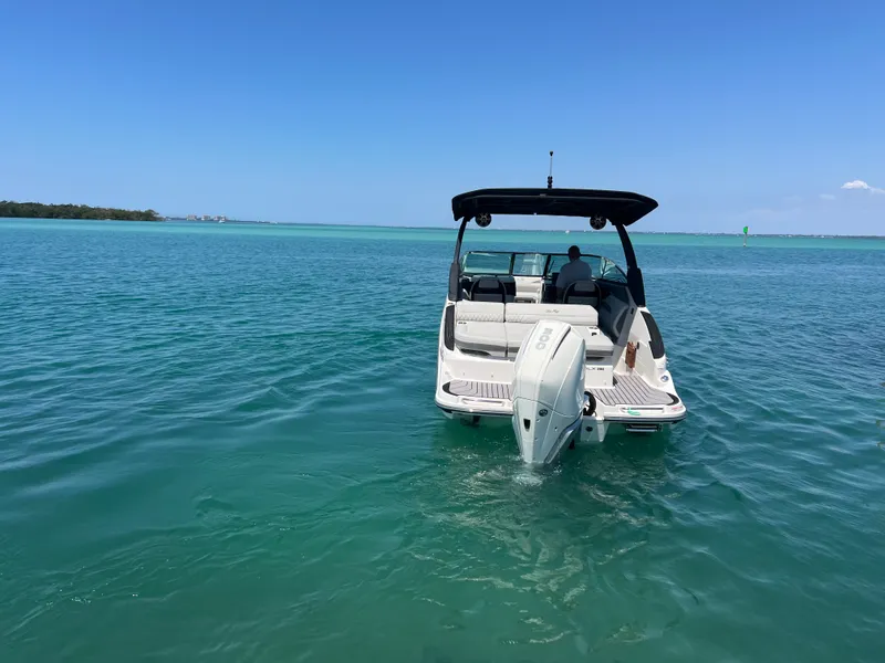 Slide: The Image of Sea Ray SLX 260 Outboard 2023 - 13