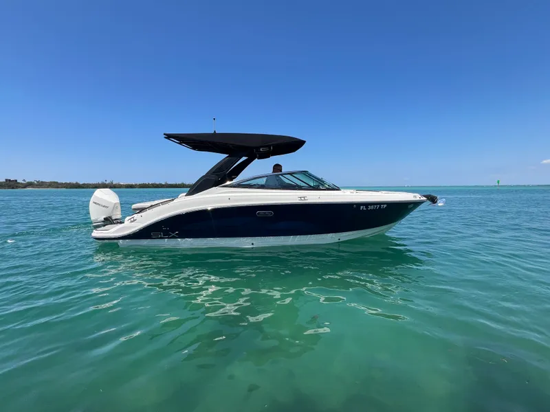 Slide: The Image of Sea Ray SLX 260 Outboard 2023 - 14