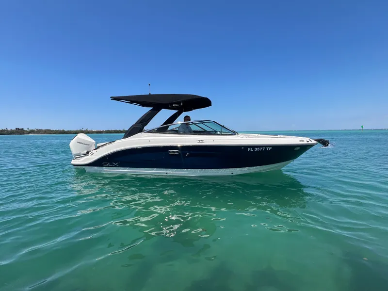 Slide: The Image of Sea Ray SLX 260 Outboard 2023 - 15