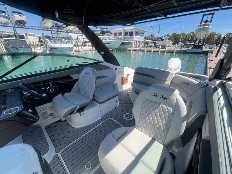 Slide: The Image of Sea Ray SLX 260 Outboard 2023 - 18