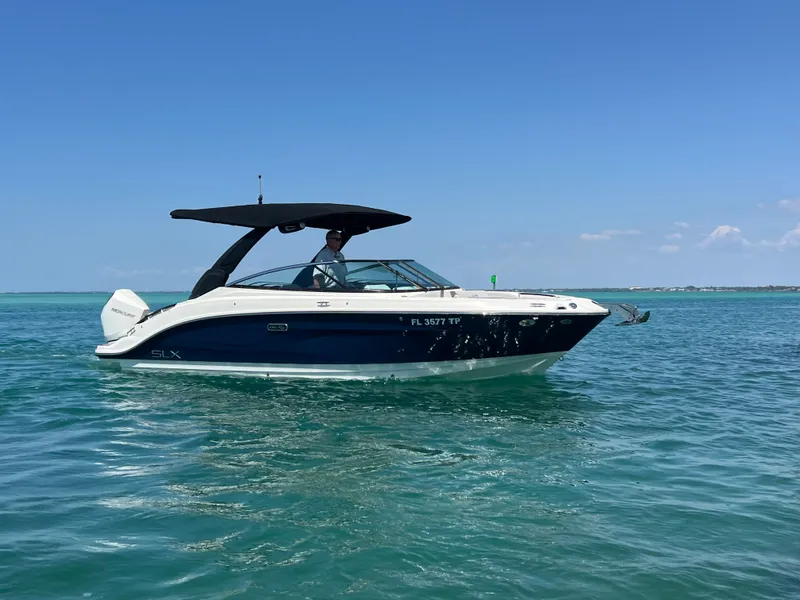 Slide: The Image of Sea Ray SLX 260 Outboard 2023 - 2