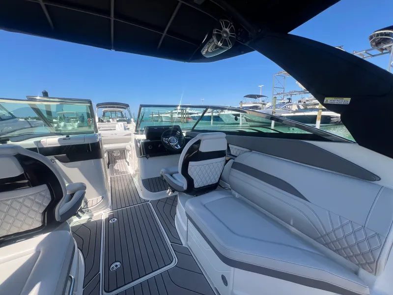 Slide: The Image of Sea Ray SLX 260 Outboard 2023 - 20