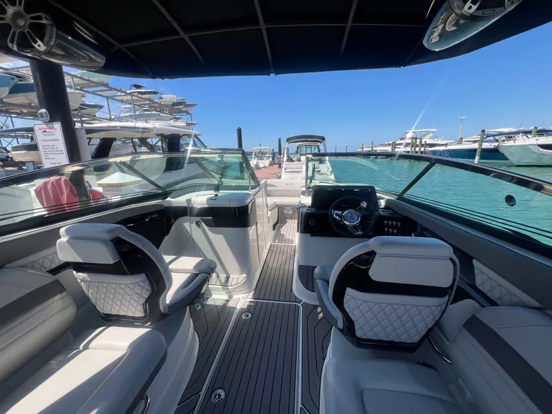 Slide: The Image of Sea Ray SLX 260 Outboard 2023 - 21