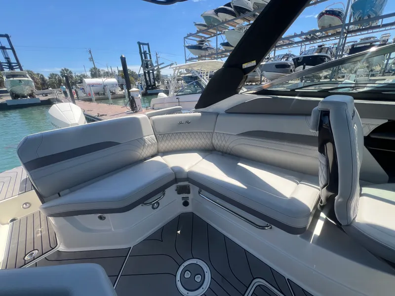 Slide: The Image of Sea Ray SLX 260 Outboard 2023 - 22