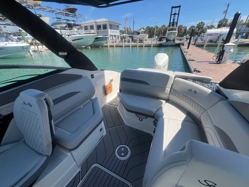 Slide: The Image of Sea Ray SLX 260 Outboard 2023 - 23