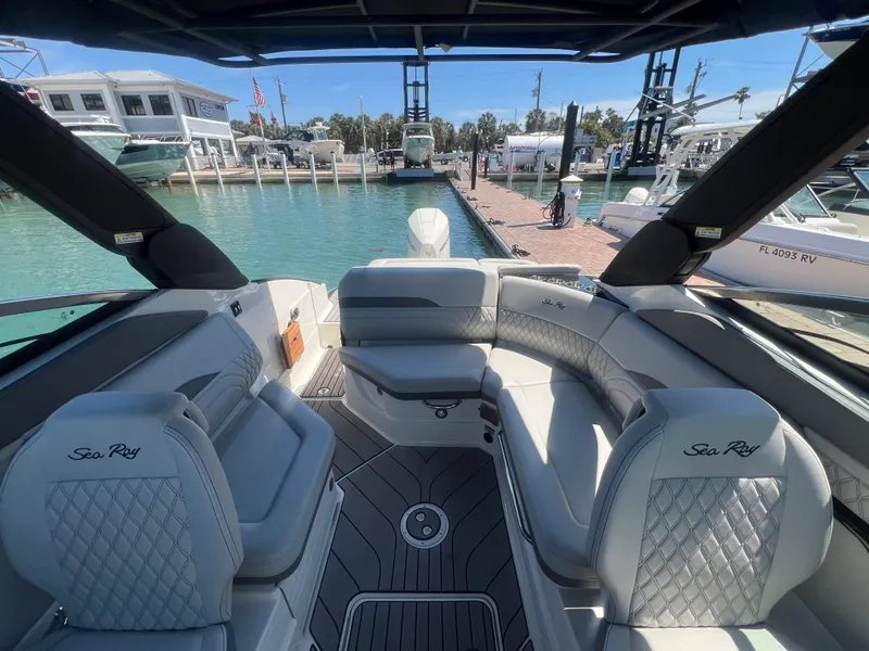 Slide: The Image of Sea Ray SLX 260 Outboard 2023 - 24