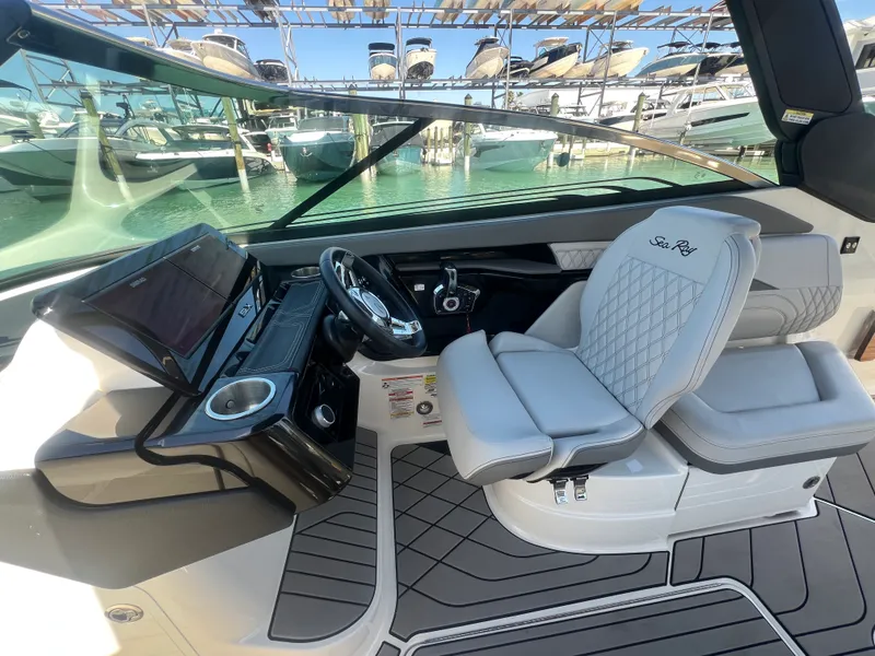 Slide: The Image of Sea Ray SLX 260 Outboard 2023 - 29