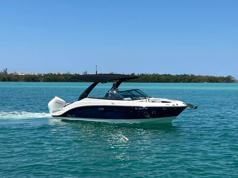 Slide: The Image of Sea Ray SLX 260 Outboard 2023 - 4