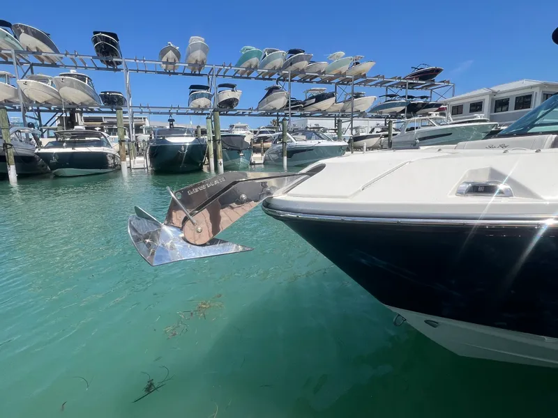 Slide: The Image of Sea Ray SLX 260 Outboard 2023 - 44