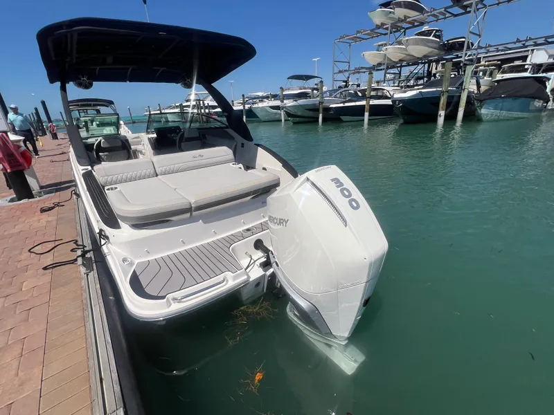 Slide: The Image of Sea Ray SLX 260 Outboard 2023 - 45