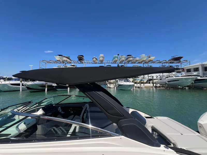 Slide: The Image of Sea Ray SLX 260 Outboard 2023 - 46
