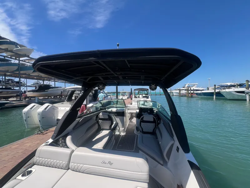 Slide: The Image of Sea Ray SLX 260 Outboard 2023 - 47
