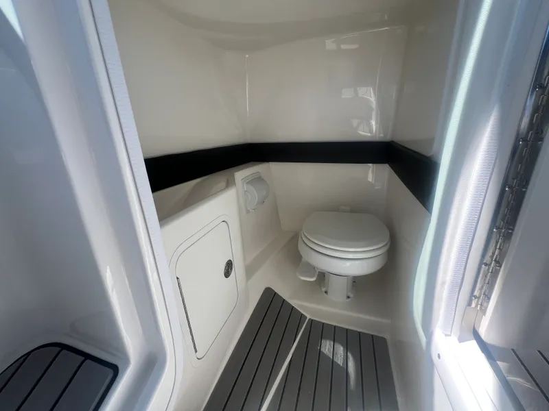 Slide: The Image of Sea Ray SLX 260 Outboard 2023 - 49