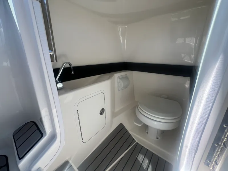 Slide: The Image of Sea Ray SLX 260 Outboard 2023 - 50