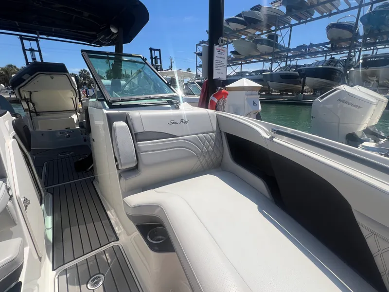 Slide: The Image of Sea Ray SLX 260 Outboard 2023 - 52