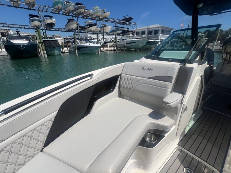 Slide: The Image of Sea Ray SLX 260 Outboard 2023 - 53