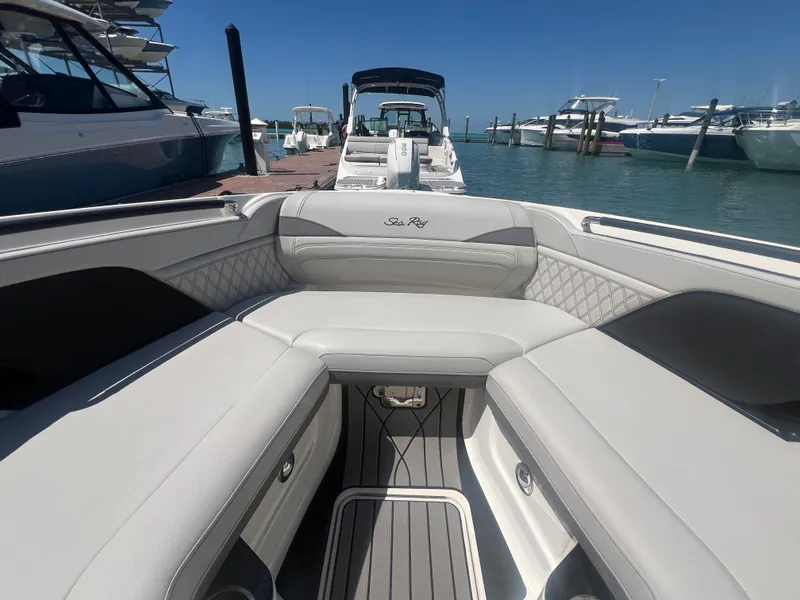 Slide: The Image of Sea Ray SLX 260 Outboard 2023 - 54