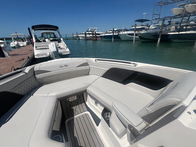 Slide: The Image of Sea Ray SLX 260 Outboard 2023 - 55