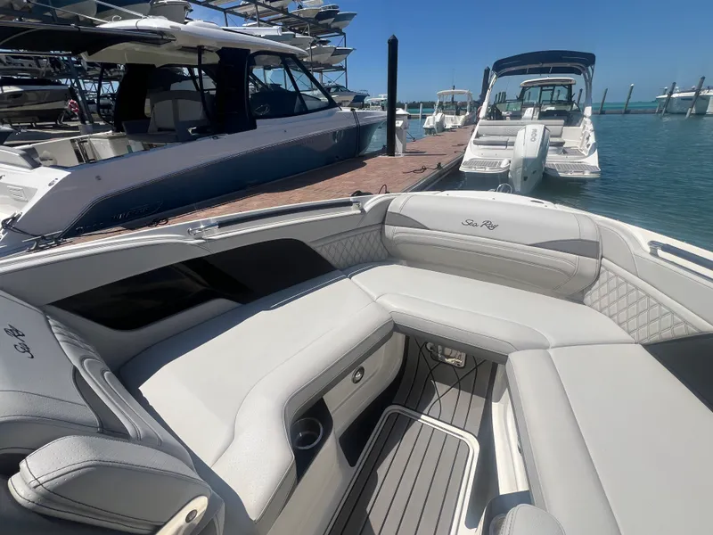 Slide: The Image of Sea Ray SLX 260 Outboard 2023 - 56