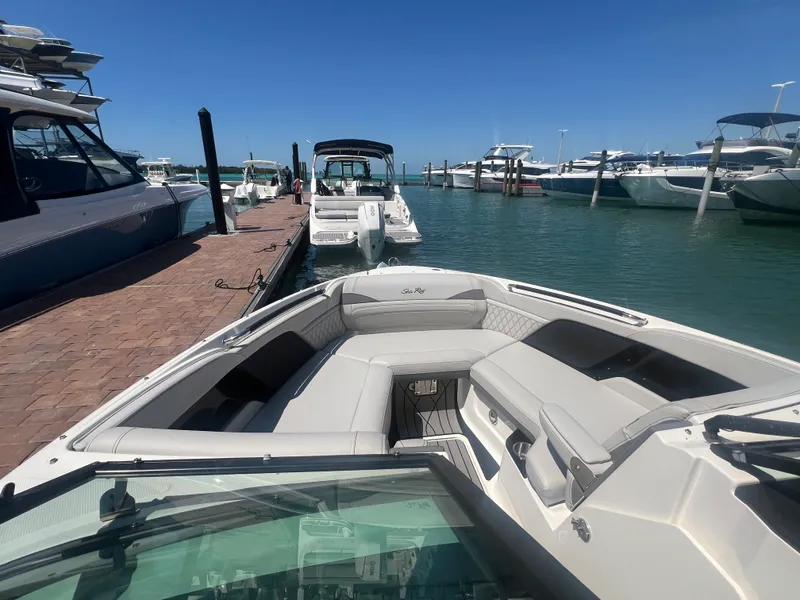 Slide: The Image of Sea Ray SLX 260 Outboard 2023 - 58